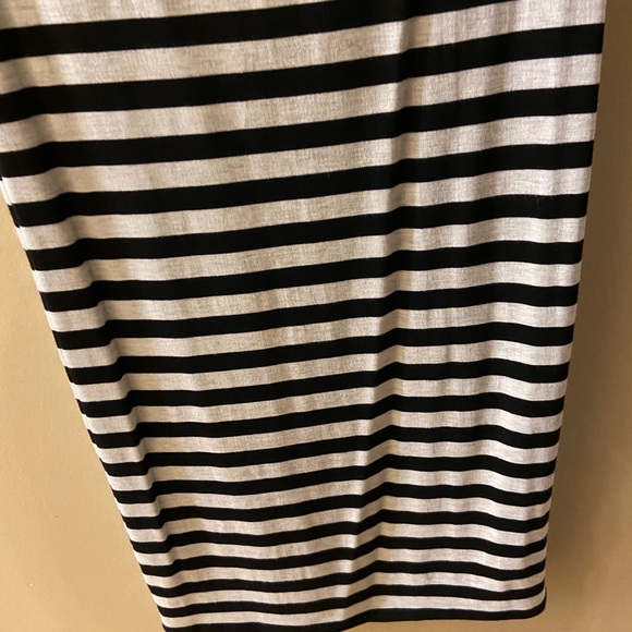 Black & white striped short sleeved dress size medium - Picture 3 of 6